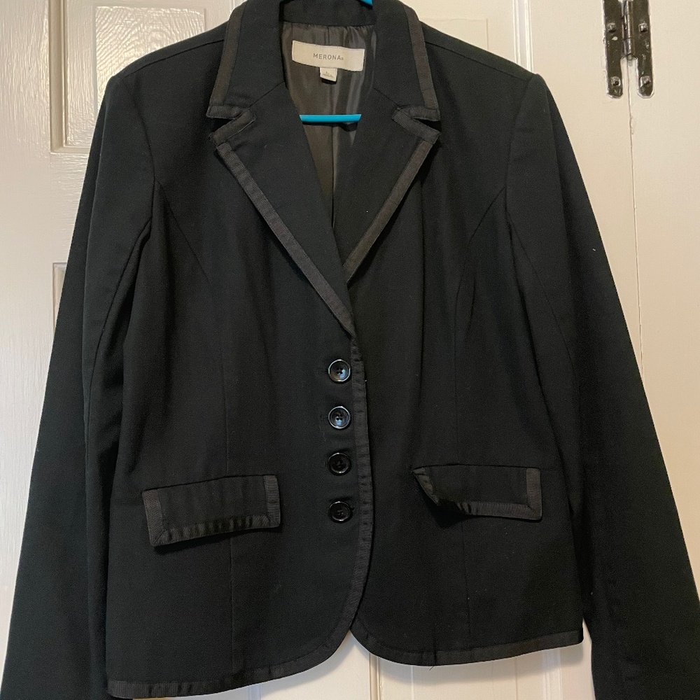 Women’s Merona Black blazer with ribbon piping.  Size large.